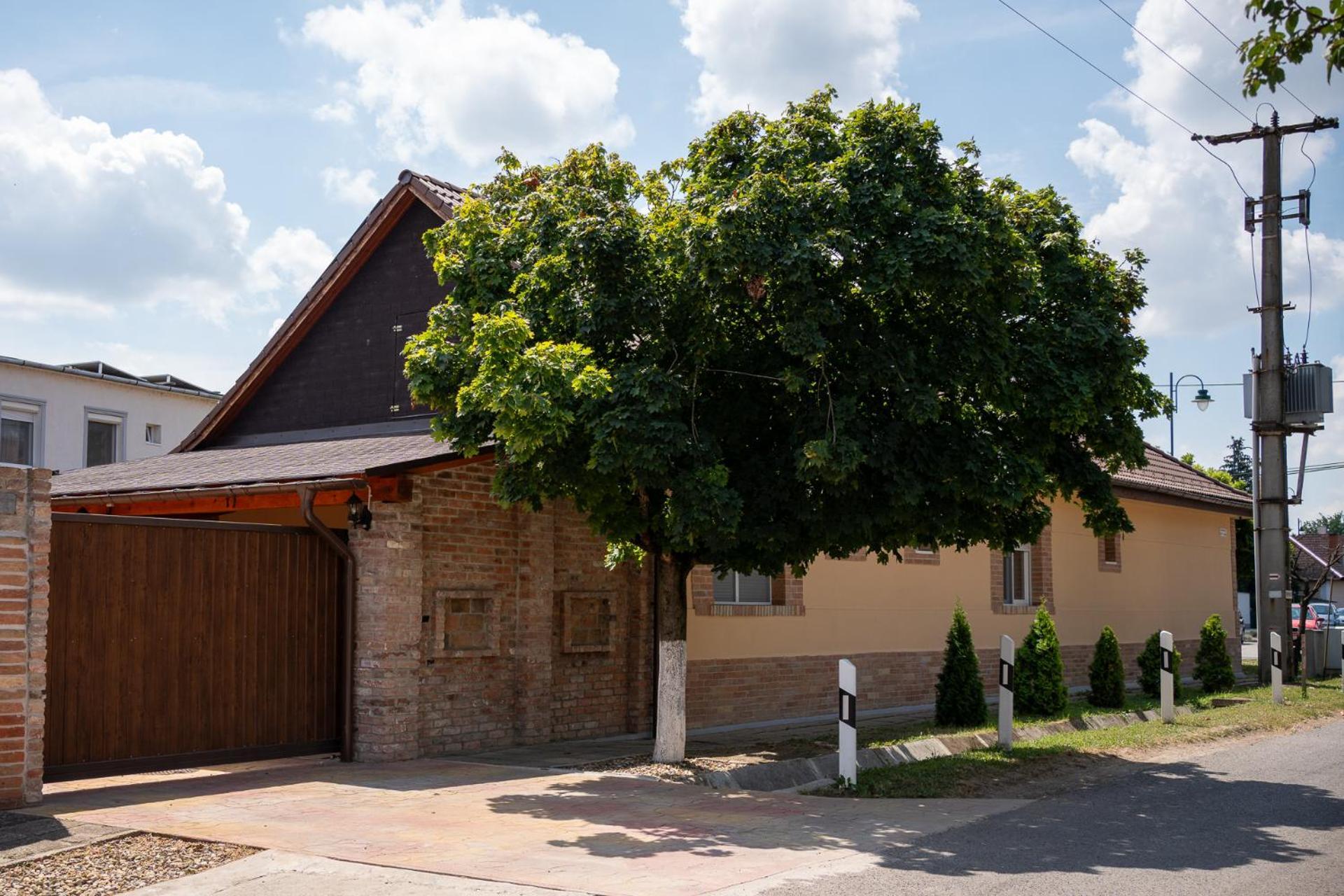 Holiday Apartmanhaz Gyula Exterior photo